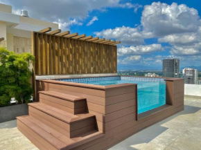 Luxury Centric Upscale Condo
